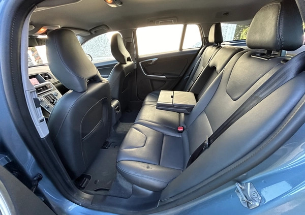 Volvo V60 Cross Country cena 71900 przebieg: 72300, rok produkcji 2018 z Garwolin małe 436